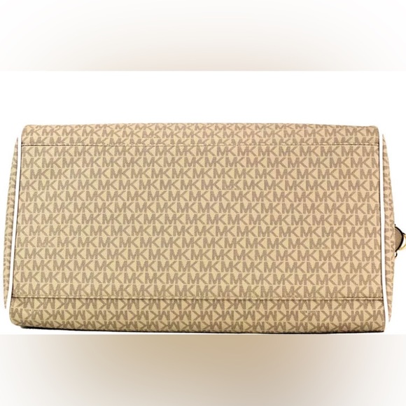 Michael Kors Travel Large Light Cream Bag - Picture 4 of 9